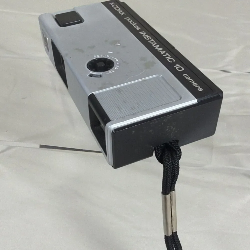 Vintage Kodak Pocket Instamatic 10 Camera 110 Film Magicube Untested